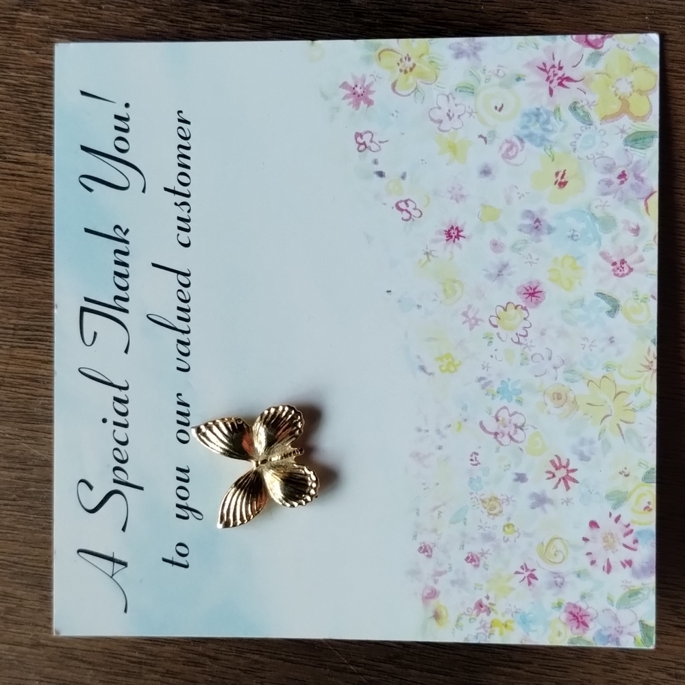 🌻 Butterfly Pin